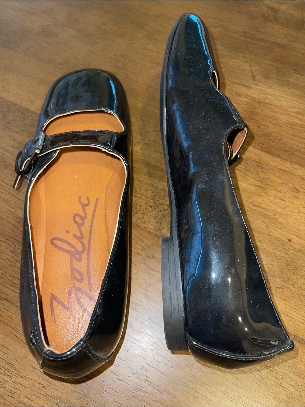 Black Patent Mary Jane Flats size 6 - Picture 3 of 4
